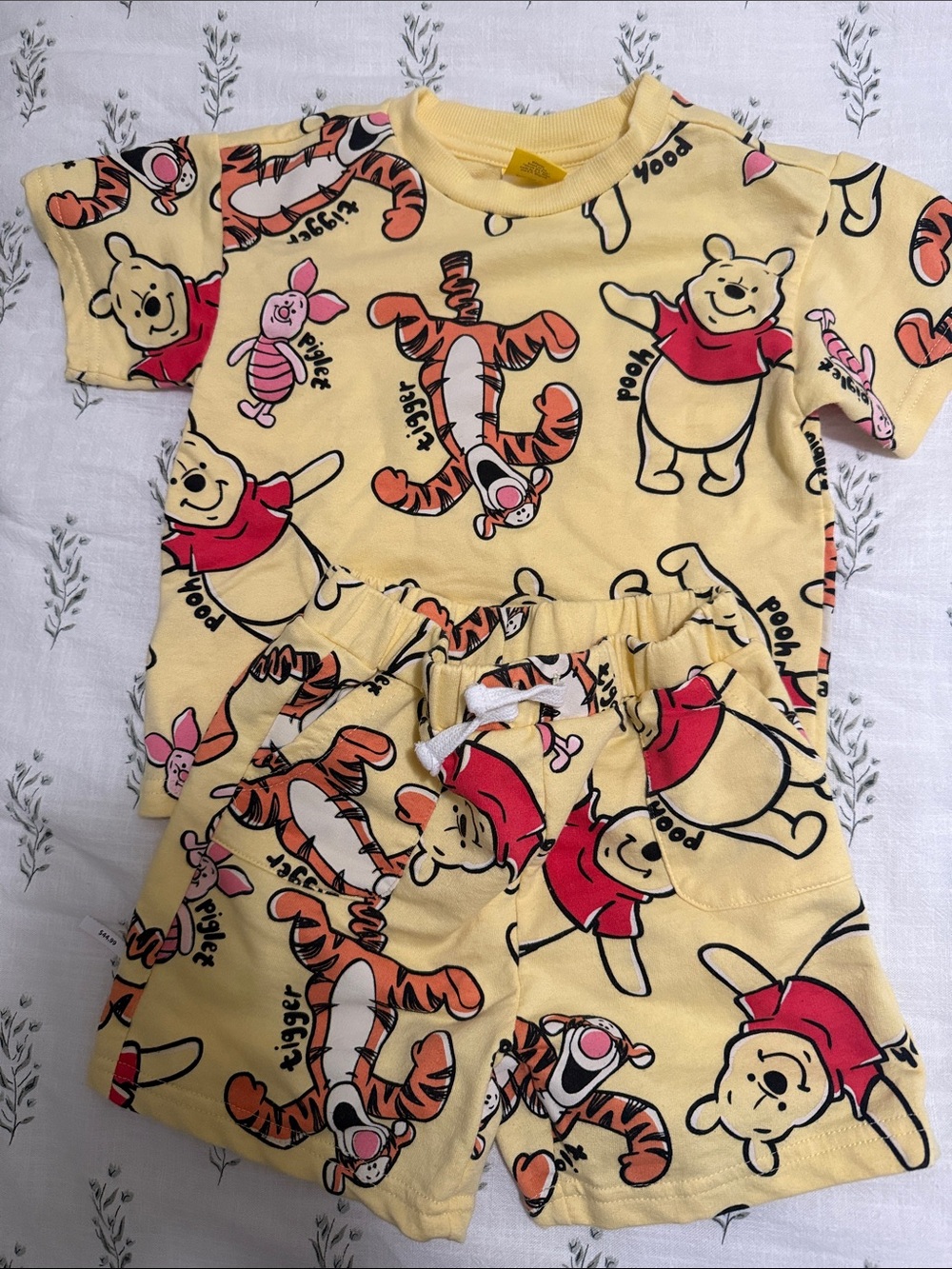 Disney Yellow Winnie the Pooh & Tigger Matching Set
